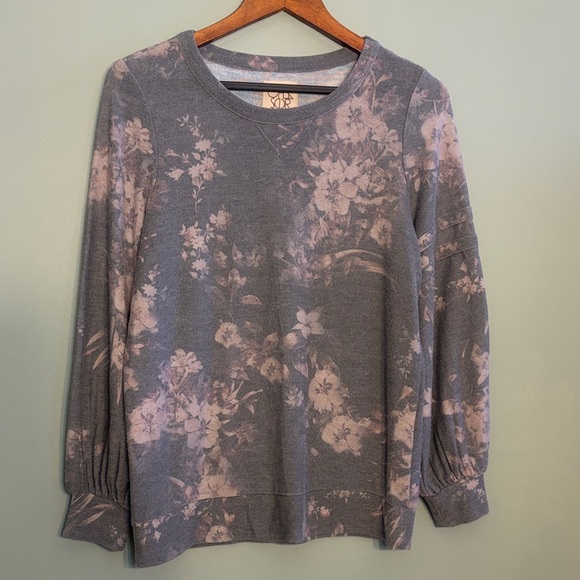 Chaser Sweaters - Chaser Size Large Gray Floral Scoop neck Pullover Sweater